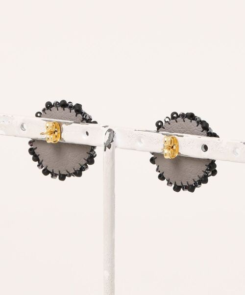VIBGYOR（ヴィブジョー）の「【3pan】つぶつぶピアス(MA)（ピアス（両耳用）・レディース・ホワイト/ブラック/その他・FREE）」の4枚目の写真