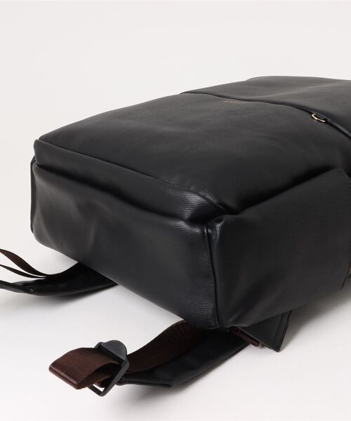 & chouette（アンドシュエット）の「シンプルスクエアリュック（PC対応）（バックパック/リュック・レディース・グレイッシュベージュ/ブラック/オフホワイト・FREE）」の10枚目の写真