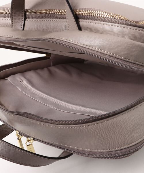 & chouette（アンドシュエット）の「シンプルスクエアリュック（PC対応）（バックパック/リュック・レディース・グレイッシュベージュ/ブラック/オフホワイト・FREE）」の20枚目の写真