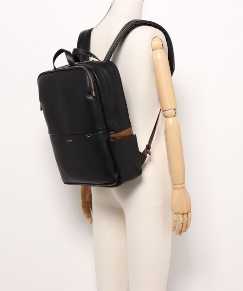 & chouette（アンドシュエット）の「シンプルスクエアリュック（PC対応）（バックパック/リュック・レディース・グレイッシュベージュ/ブラック/オフホワイト・FREE）」の21枚目の写真