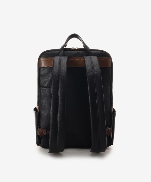 & chouette（アンドシュエット）の「シンプルスクエアリュック（PC対応）（バックパック/リュック・レディース・グレイッシュベージュ/ブラック/オフホワイト・FREE）」の5枚目の写真