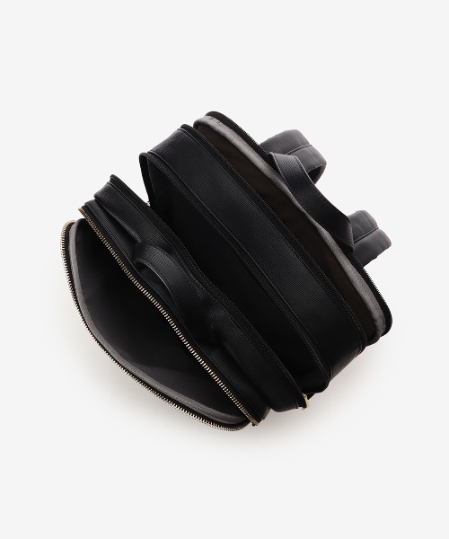 & chouette（アンドシュエット）の「シンプルスクエアリュック（PC対応）（バックパック/リュック・レディース・グレイッシュベージュ/ブラック/オフホワイト・FREE）」の6枚目の写真