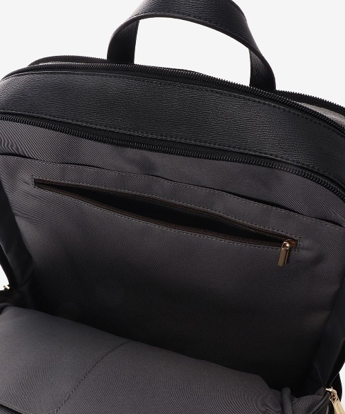 & chouette（アンドシュエット）の「シンプルスクエアリュック（PC対応）（バックパック/リュック・レディース・グレイッシュベージュ/ブラック/オフホワイト・FREE）」の8枚目の写真