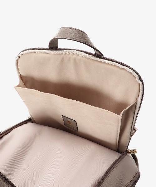 & chouette（アンドシュエット）の「シンプルスクエアリュック（PC対応）（バックパック/リュック・レディース・グレイッシュベージュ/ブラック/オフホワイト・FREE）」の16枚目の写真