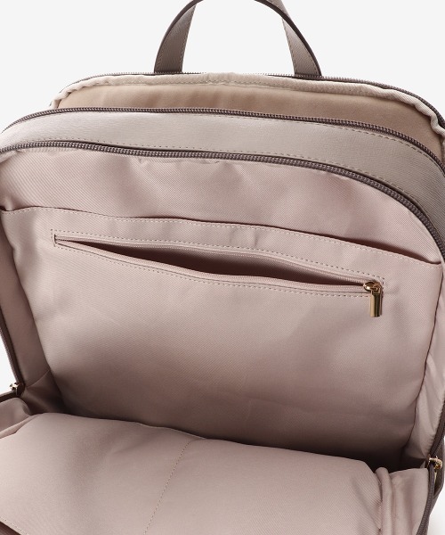 & chouette（アンドシュエット）の「シンプルスクエアリュック（PC対応）（バックパック/リュック・レディース・グレイッシュベージュ/ブラック/オフホワイト・FREE）」の17枚目の写真