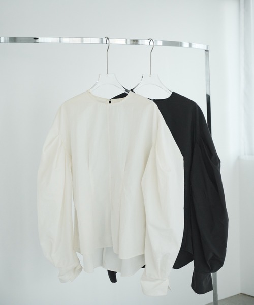 AIC.（エーアイシー）の「タックスリーブナイロンブラウス（シャツ/ブラウス・レディース・オフホワイト/ブラック・FREE）」の3枚目の写真
