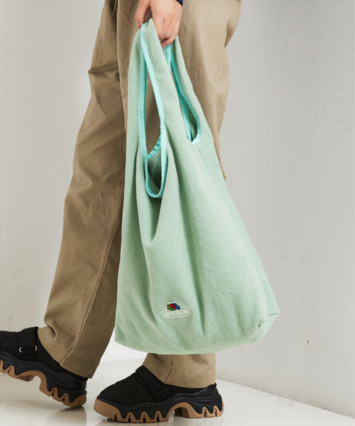FRUIT OF THE LOOM（フルーツオブザルーム）の「【FRUIT OF THE LOOM】フリーストートバッグ / FREECE TOTE BAG【WEB限定】（トートバッグ・レディース・グリーン/ピンク/ブラウン/ネイビー/オレンジ/ライトグレー・フリー）」の4枚目の写真