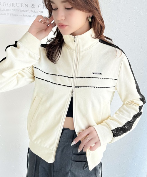 mily bilet（ミウィビレット）の「【mily bilet】スポーティー＆ガーリーを両立！プレート付きサイドレースラインダブルジップトラックジャケット(ショート丈)（ブルゾン・レディース・ブラック/アイボリー/ブラウン・LARGE/MEDIUM/SMALL/X-LARGE）」の11枚目の写真