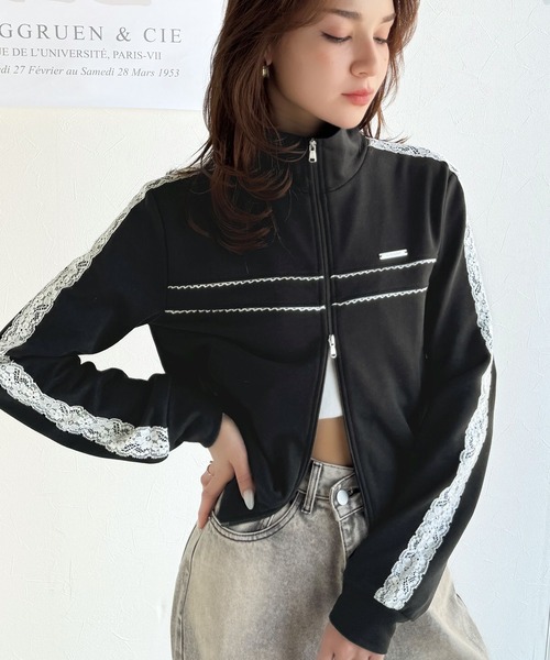 mily bilet（ミウィビレット）の「【mily bilet】スポーティー＆ガーリーを両立！プレート付きサイドレースラインダブルジップトラックジャケット(ショート丈)（ブルゾン・レディース・ブラック/アイボリー/ブラウン・LARGE/MEDIUM/SMALL/X-LARGE）」の17枚目の写真