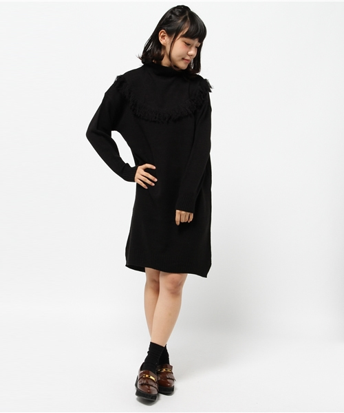 earth music&ecology(アースミュージックアンドエコロジー)の「フリンジニットワンピース(ワンピース・レディース・キャメル/アイボリー/ブラック/カーキ・FREE)」の3枚目の写真