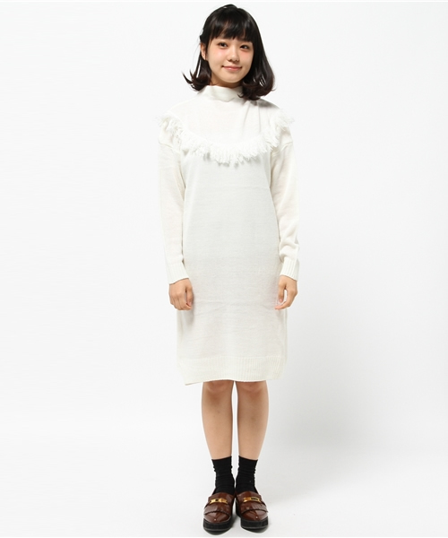 earth music&ecology(アースミュージックアンドエコロジー)の「フリンジニットワンピース(ワンピース・レディース・キャメル/アイボリー/ブラック/カーキ・FREE)」の9枚目の写真