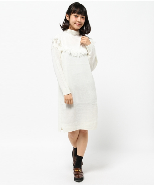 earth music&ecology(アースミュージックアンドエコロジー)の「フリンジニットワンピース(ワンピース・レディース・キャメル/アイボリー/ブラック/カーキ・FREE)」の7枚目の写真