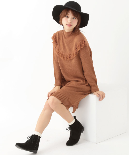 earth music&ecology(アースミュージックアンドエコロジー)の「フリンジニットワンピース(ワンピース・レディース・キャメル/アイボリー/ブラック/カーキ・FREE)」の16枚目の写真