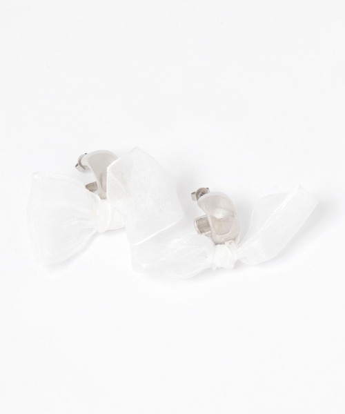 LAKOLE（ラコレ）の「チュールリボン×メタルピアス / 283104（ピアス（両耳用）・レディース・ホワイト/ブラック・FREE）」の2枚目の写真