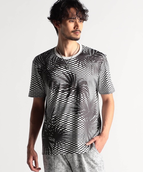 NICOLE CLUB FOR MEN（ニコルクラブフォーメン）の「ジオメトリック＆ボタニカルプリント半袖Ｔシャツ（Tシャツ/カットソー・メンズ・ブラック/オフホワイト/ネイビー・MEDIUM/LARGE/X-LARGE）」の2枚目の写真