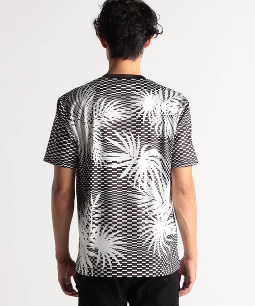 NICOLE CLUB FOR MEN（ニコルクラブフォーメン）の「ジオメトリック＆ボタニカルプリント半袖Ｔシャツ（Tシャツ/カットソー・メンズ・ブラック/オフホワイト/ネイビー・MEDIUM/LARGE/X-LARGE）」の11枚目の写真