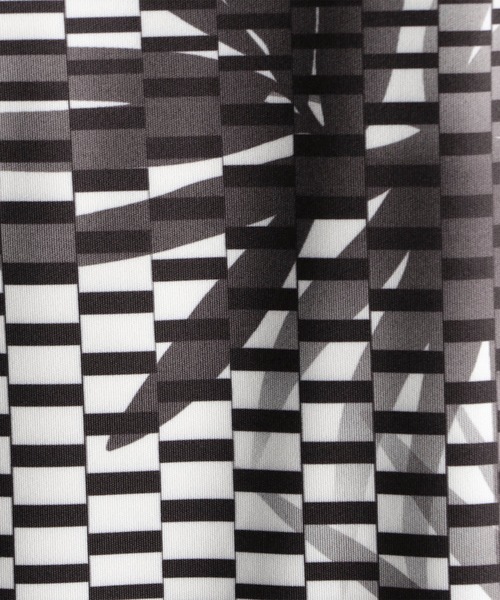 NICOLE CLUB FOR MEN（ニコルクラブフォーメン）の「ジオメトリック＆ボタニカルプリント半袖Ｔシャツ（Tシャツ/カットソー・メンズ・ブラック/オフホワイト/ネイビー・MEDIUM/LARGE/X-LARGE）」の5枚目の写真