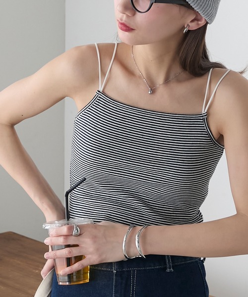 BONLECILL(ボンルシール)の「カップ付きダブルストラップキャミソール(キャミソール・レディース・アイボリー/ホワイト×ブラック/ブラック/ブルー/チャコールグレー/グレー/ミント/ベージュ/オレンジ/モカ/ネイビー/ピンク/ブラウン/レッド・M/S/L)」の2枚目の写真