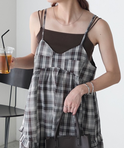 BONLECILL(ボンルシール)の「カップ付きダブルストラップキャミソール(キャミソール・レディース・アイボリー/ホワイト×ブラック/ブラック/ブルー/チャコールグレー/グレー/ミント/ベージュ/オレンジ/モカ/ネイビー/ピンク/ブラウン/レッド・M/S/L)」の6枚目の写真