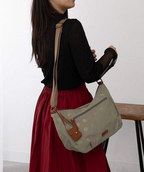 toleur(トーラ)の「【toleur】ナイロンドットラージショルダー 11971(ショルダーバッグ・レディース・ライトグレー/ライトグリーン/ブラック/カーキ/アイボリー・FREE)」の14枚目の写真