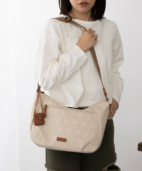 toleur(トーラ)の「【toleur】ナイロンドットラージショルダー 11971(ショルダーバッグ・レディース・ライトグレー/ライトグリーン/ブラック/カーキ/アイボリー・FREE)」の6枚目の写真