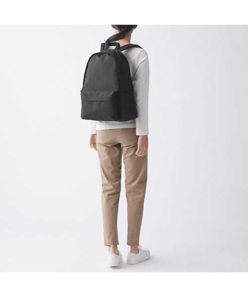無印良品（ムジルシリョウヒン）の「肩の負担を軽くする　撥水リュックサック（バックパック/リュック・レディース・ブラック/ライトベージュ/チャコールグレー/ライトグリーン・FREE）」の12枚目の写真