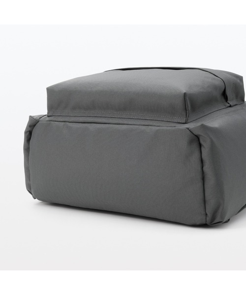 無印良品（ムジルシリョウヒン）の「肩の負担を軽くする　撥水リュックサック（バックパック/リュック・レディース・ブラック/ライトベージュ/チャコールグレー/ライトグリーン・FREE）」の19枚目の写真