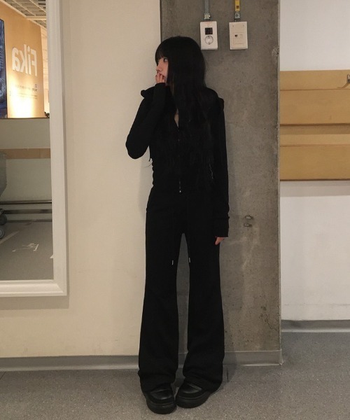 anyonemore（エニワンモア）の「[A/M]スリムフィットブーツカットトレーニングパンツ（スウェットパンツ・レディース・グレー/ブラック・LONG/SHORT）」の14枚目の写真