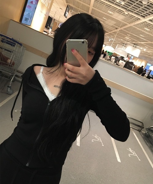 anyonemore（エニワンモア）の「[A/M]スリムフィットブーツカットトレーニングパンツ（スウェットパンツ・レディース・グレー/ブラック・LONG/SHORT）」の8枚目の写真