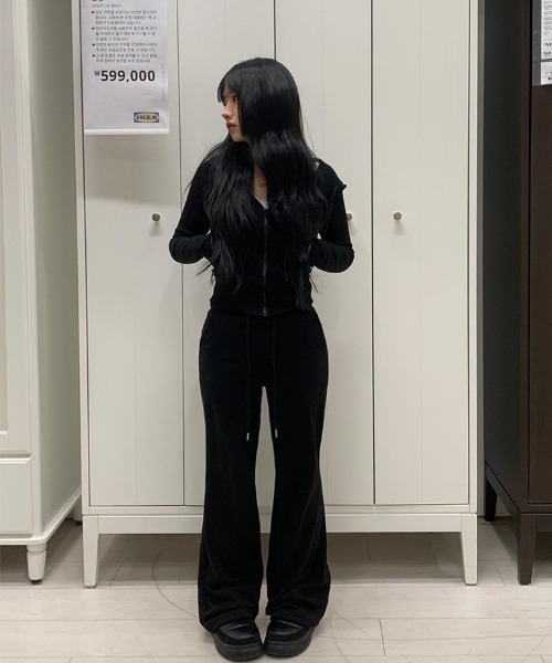 anyonemore（エニワンモア）の「[A/M]スリムフィットブーツカットトレーニングパンツ（スウェットパンツ・レディース・グレー/ブラック・LONG/SHORT）」の9枚目の写真