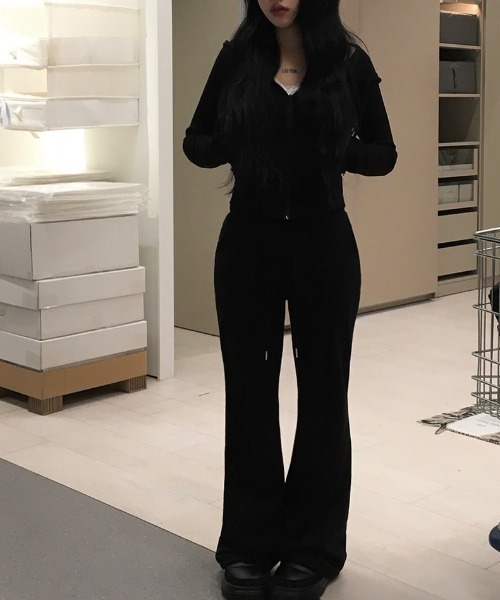 anyonemore（エニワンモア）の「[A/M]スリムフィットブーツカットトレーニングパンツ（スウェットパンツ・レディース・グレー/ブラック・LONG/SHORT）」の13枚目の写真