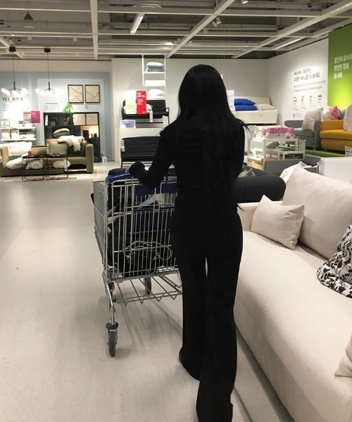 anyonemore（エニワンモア）の「[A/M]スリムフィットブーツカットトレーニングパンツ（スウェットパンツ・レディース・グレー/ブラック・LONG/SHORT）」の5枚目の写真