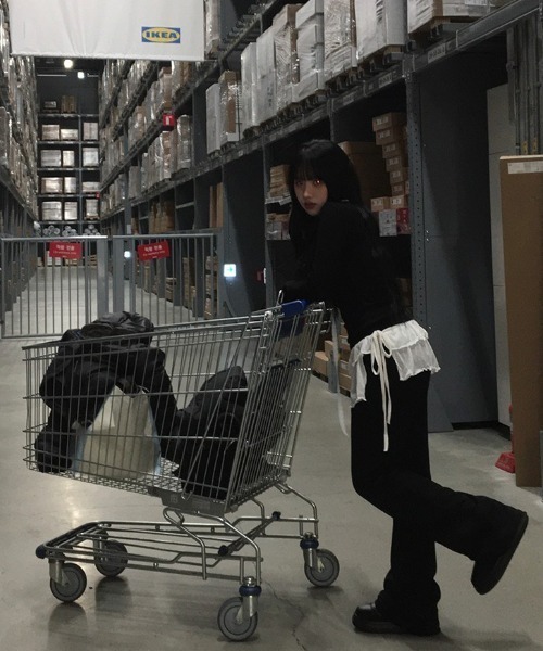 anyonemore（エニワンモア）の「[A/M]スリムフィットブーツカットトレーニングパンツ（スウェットパンツ・レディース・グレー/ブラック・LONG/SHORT）」の11枚目の写真