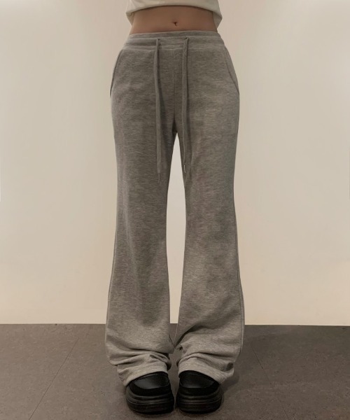 anyonemore（エニワンモア）の「[A/M]スリムフィットブーツカットトレーニングパンツ（スウェットパンツ・レディース・グレー/ブラック・LONG/SHORT）」の21枚目の写真
