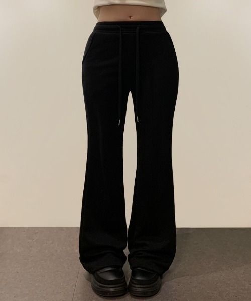 anyonemore（エニワンモア）の「[A/M]スリムフィットブーツカットトレーニングパンツ（スウェットパンツ・レディース・グレー/ブラック・LONG/SHORT）」の19枚目の写真