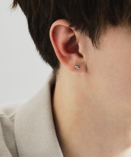 4℃ HOMME+(ヨンドシーオムプラス)の「【11月誕生石】シルバー ブルー・トパーズ ピアス/片耳用(ピアス(片耳用)・メンズ・シルバー・FREE)」の2枚目の写真