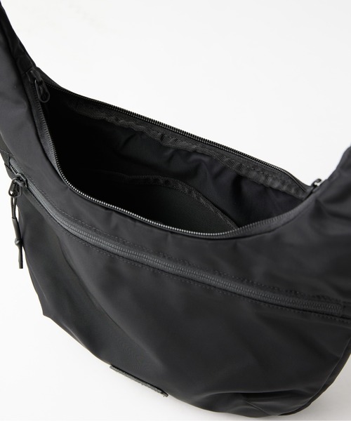 NYLON CROSSBODY BAG / ナイロンクロスボディーバッグ