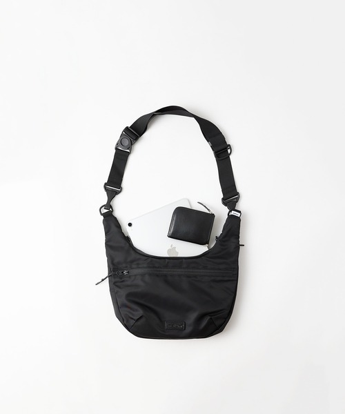 黒 ナイロン ショルダーバッグ　meltum meltum ショルダーバッグ NYLON MESSENGER BAG / ナイロン