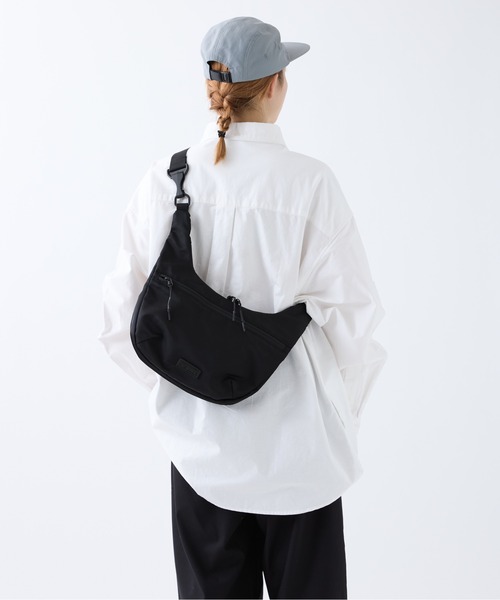 黒 ナイロン ショルダーバッグ　meltum meltum ショルダーバッグ NYLON MESSENGER BAG / ナイロン