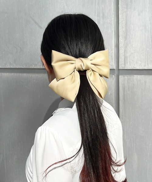 F i.n.t（フィント）の「サテンビッグリボンバレッタ/fint　フィント（バレッタ/ヘアクリップ・レディース・ピンク/ネイビー/ライトイエロー/ライトグリーン・FREE）」の4枚目の写真