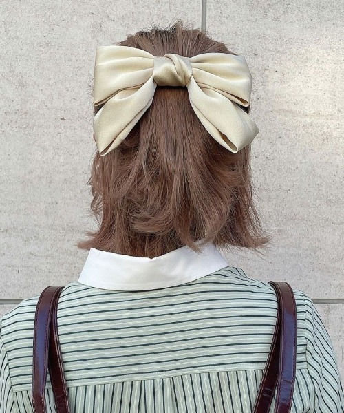 F i.n.t（フィント）の「サテンビッグリボンバレッタ/fint　フィント（バレッタ/ヘアクリップ・レディース・ピンク/ネイビー/ライトイエロー/ライトグリーン・FREE）」の5枚目の写真