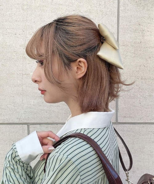 F i.n.t（フィント）の「サテンビッグリボンバレッタ/fint　フィント（バレッタ/ヘアクリップ・レディース・ピンク/ネイビー/ライトイエロー/ライトグリーン・FREE）」の6枚目の写真