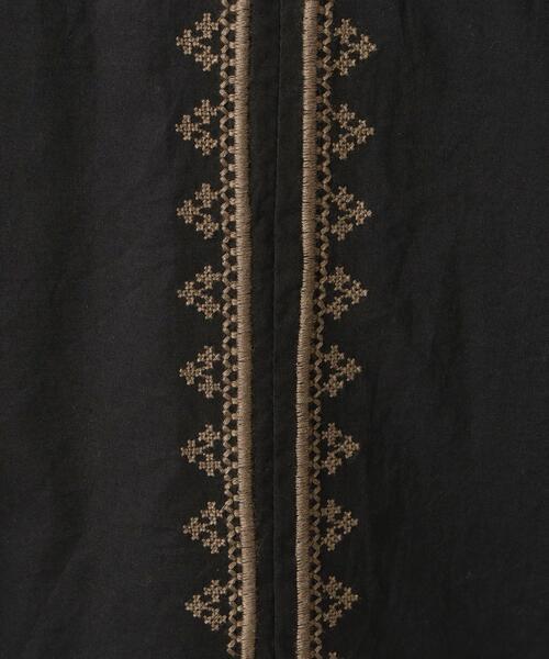 one'sterrace(ワンズテラス)の「刺繍入り 衿ぐりギャザーブラウス(シャツ/ブラウス・レディース・グレー系その他7/アイボリー系8/ブラック系8・02)」の13枚目の写真