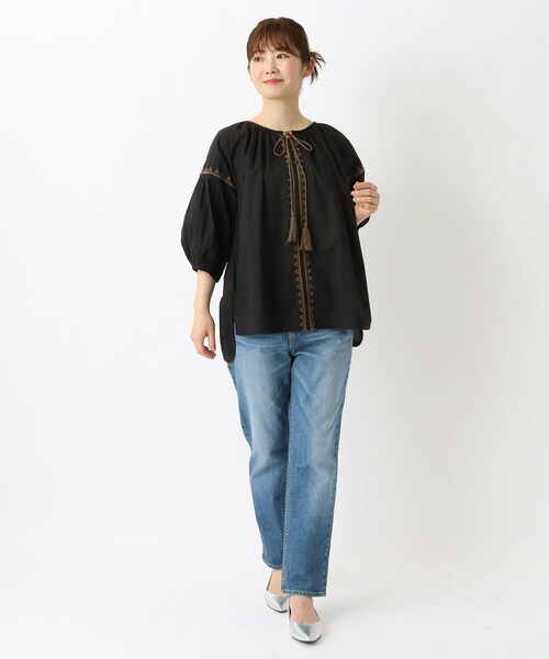 one'sterrace(ワンズテラス)の「刺繍入り 衿ぐりギャザーブラウス(シャツ/ブラウス・レディース・グレー系その他7/アイボリー系8/ブラック系8・02)」の14枚目の写真