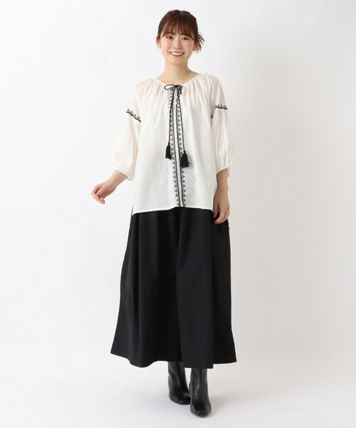 one'sterrace(ワンズテラス)の「刺繍入り 衿ぐりギャザーブラウス(シャツ/ブラウス・レディース・グレー系その他7/アイボリー系8/ブラック系8・02)」の16枚目の写真