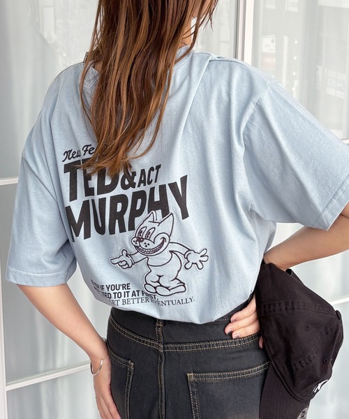 FIRST MOOD(ファーストムード)の「《FIRSTMOODコラボ》ヴィンテージ風猫プリントロゴTシャツ(Tシャツ/カットソー・レディース・チャコール/ブルー/アイボリー・MEDIUM)」の1枚目の写真