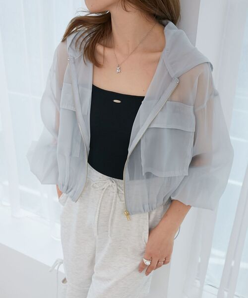 MAJESTIC LEGON(マジェスティックレゴン)の「【冷房対策にも♪さっと羽織れる】シアーフードブルゾン(シャツ/ブラウス・レディース・アイボリー/ピンクベージュ/グレー/ブラック・MEDIUM)」の1枚目の写真