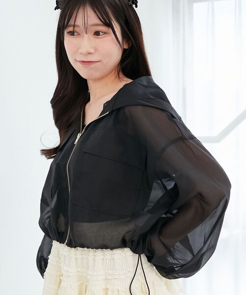 MAJESTIC LEGON(マジェスティックレゴン)の「【冷房対策にも♪さっと羽織れる】シアーフードブルゾン(シャツ/ブラウス・レディース・アイボリー/ピンクベージュ/グレー/ブラック・MEDIUM)」の6枚目の写真