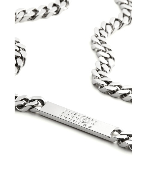 MM6 Maison Margiela（ｴﾑｴﾑｼｯｸｽ ﾒｿﾞﾝ ﾏﾙｼﾞｪﾗ）の「MINIMAL LOGO ID TAG CURB NECKLACE（ネックレス・レディース・シルバー・ONE SIZE）」の5枚目の写真