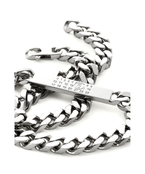 MM6 Maison Margiela（ｴﾑｴﾑｼｯｸｽ ﾒｿﾞﾝ ﾏﾙｼﾞｪﾗ）の「MINIMAL LOGO ID TAG CURB NECKLACE（ネックレス・レディース・シルバー・ONE SIZE）」の4枚目の写真